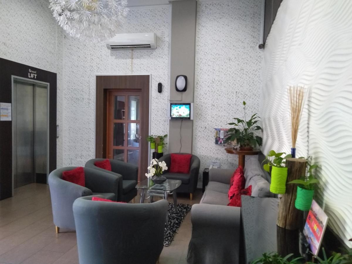 昆普勒克吉拿27号酒店 斯里巴加湾市 外观 照片